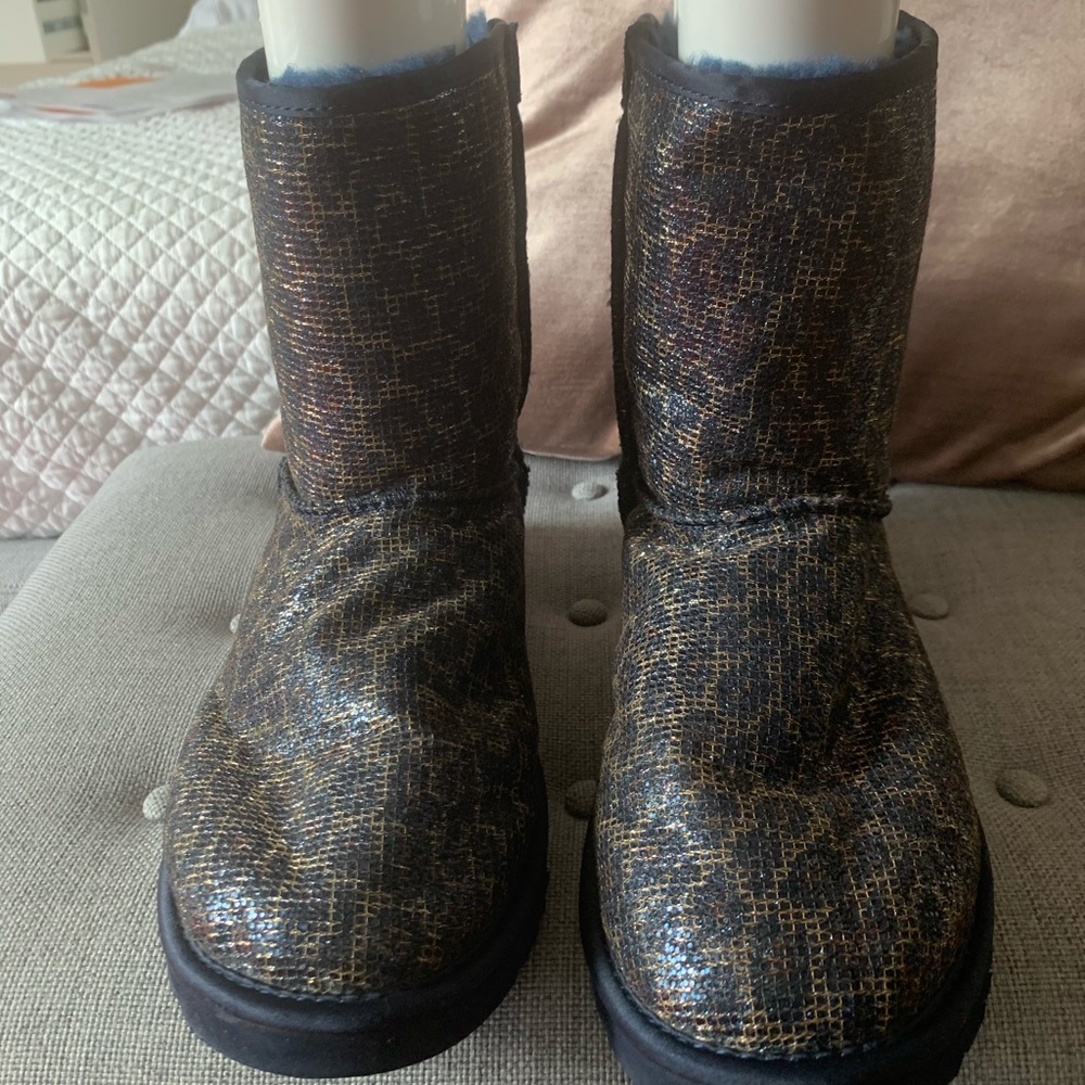 ugg navy blue leopard boot